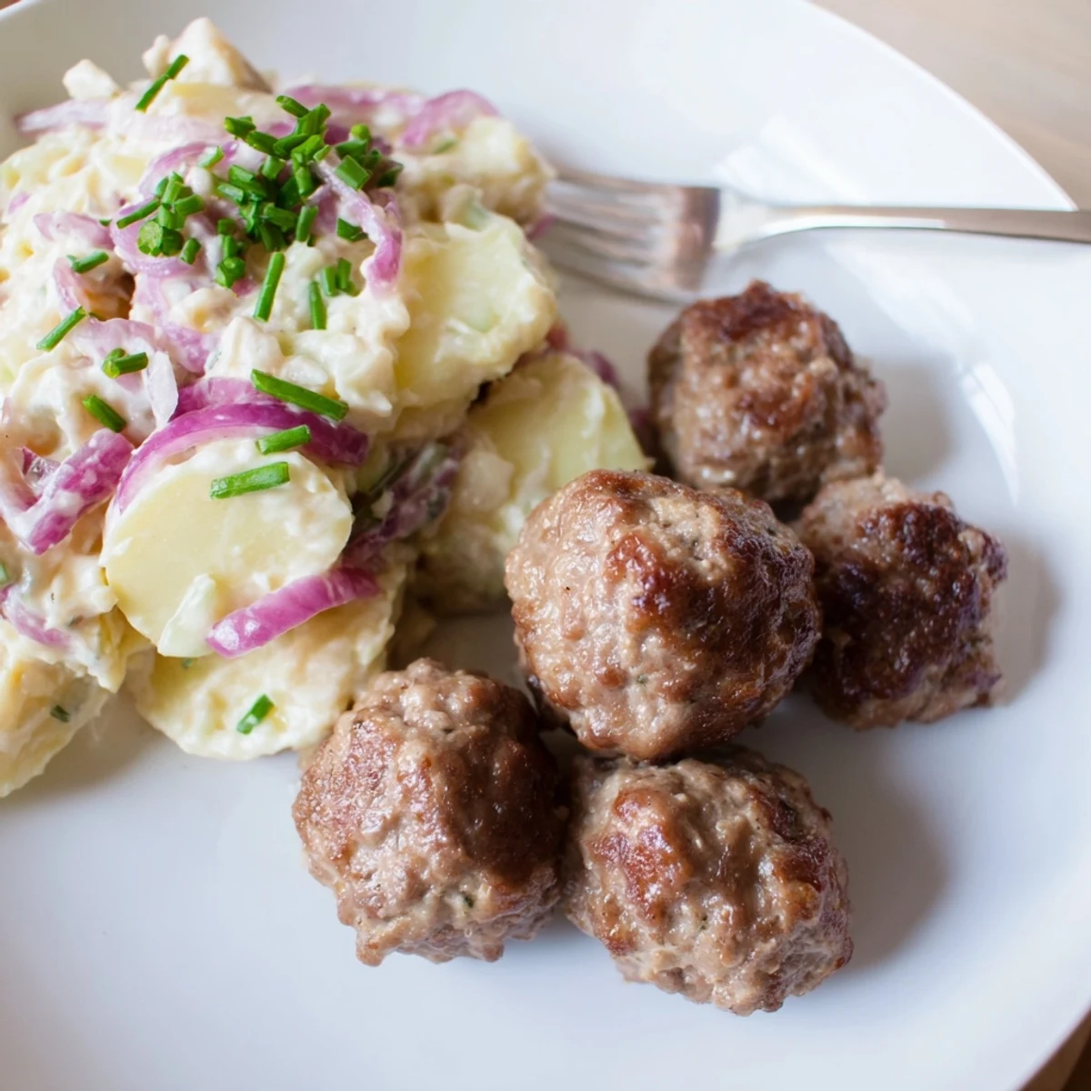 Fleischbällchen mit Kartoffelsalat