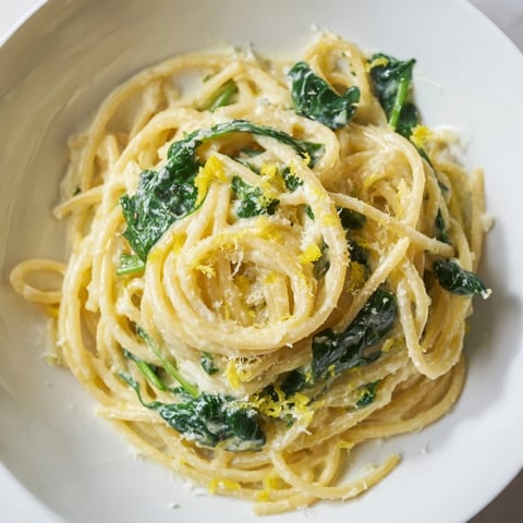 Geschmacksmonster, runtergekühlt! Lecker kühles, paniertes, vegetarisches Eat-Me-Insect-Snack mit knusprigem Brotkrumenmantel und cremigem Dip – perfekt für wilde Snack-Hungergefühle.